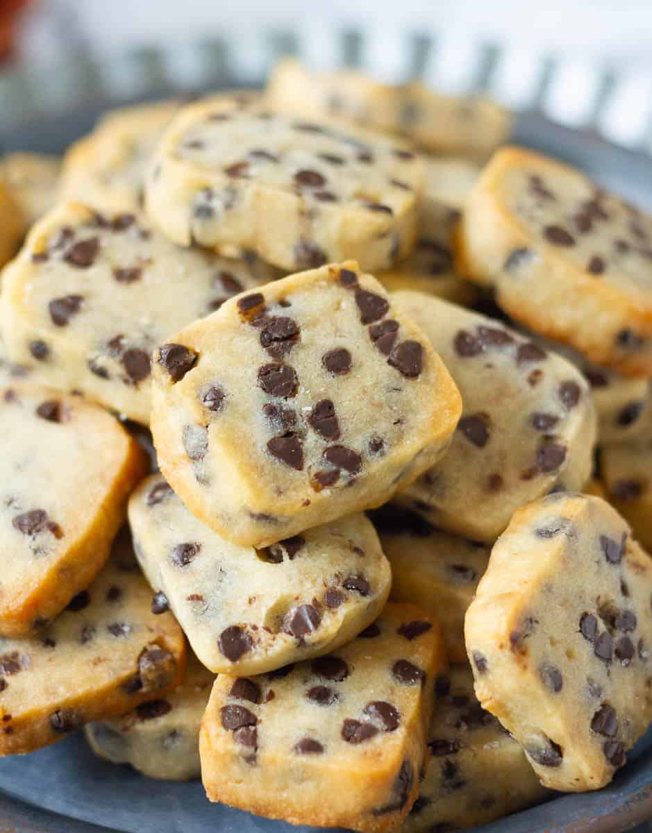 Easy Chocolate Chip Shortbread Cookies Recipe